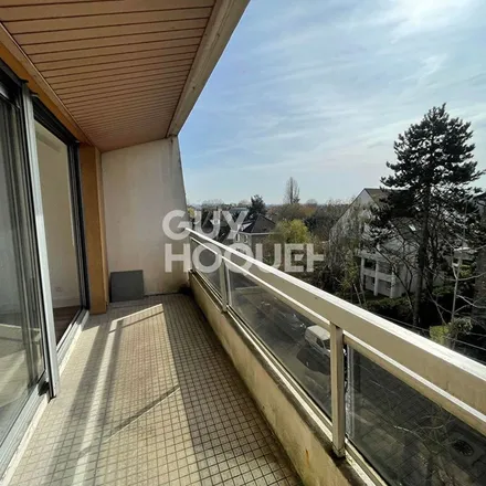 Rent this 2 bed apartment on 36 Rue Lionel Dubray in 91200 Athis-Mons, France