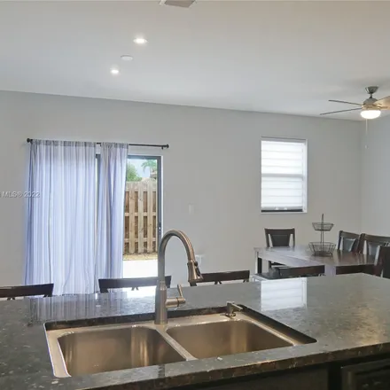 Image 7 - 105 Southeast 34th Terrace, Homestead, FL 33033, USA - Townhouse for sale
