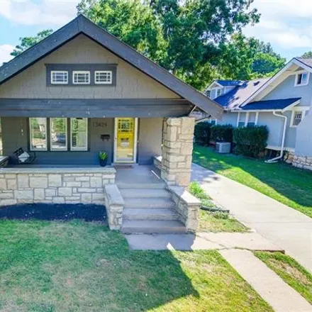 Buy this 3 bed house on 5629 Charlotte Street in Kansas City, MO 64110