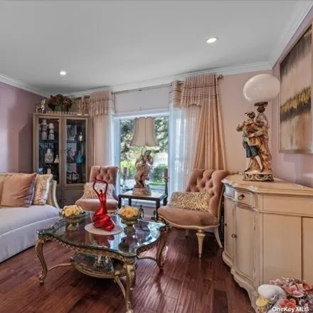Image 7 - 38-14 218th Street, New York, NY 11361, USA - House for sale