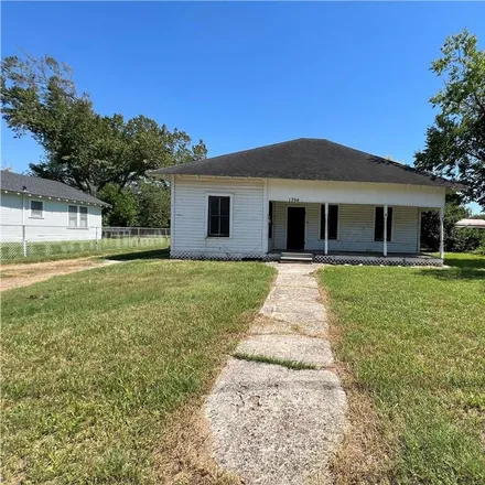 Buy this 3 bed house on 200 East Brazos Street in Victoria, TX 77901