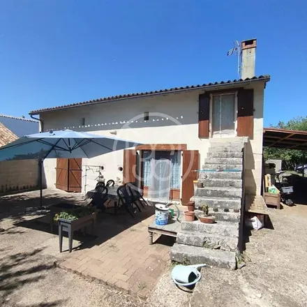 Buy this 2 bed house on École primaire Blanzay in Route du Savoir, 86400 Blanzay
