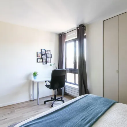 Image 1 - 7 Avenue de l'Alsace-Lorraine, 92500 Rueil-Malmaison, France - Room for rent