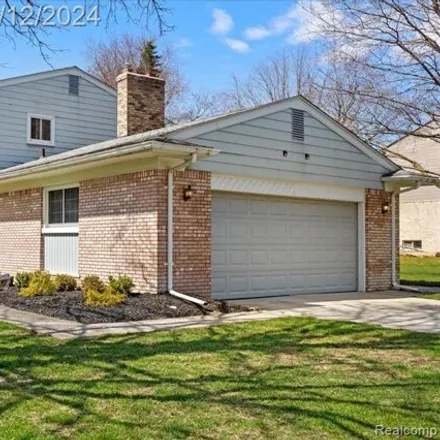 Image 4 - 2010 Chalet Drive, Rochester Hills, MI 48309, USA - House for sale