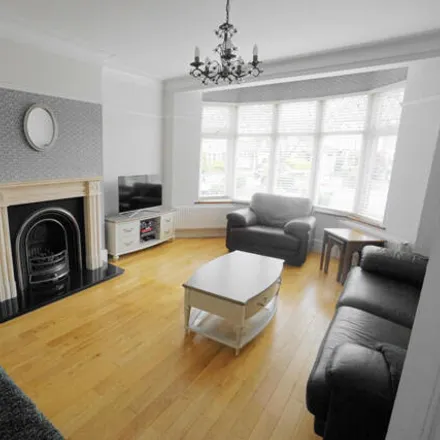 Image 2 - Sherbrook Gardens, Winchmore Hill, London, N21 2NT, United Kingdom - Duplex for rent