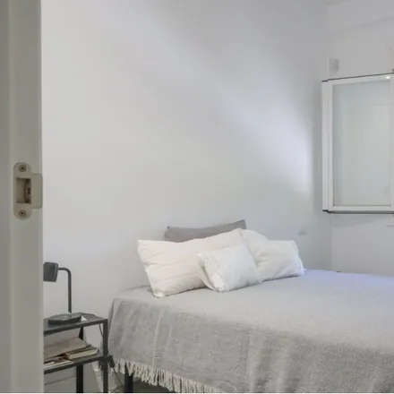 Rent this 2 bed room on María Bonita Río Tacobar in Paseo de Yeserías, 29