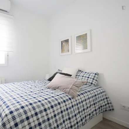 Rent this 2 bed apartment on Madrid in Casa Baltasar, Calle de Don Ramón de la Cruz