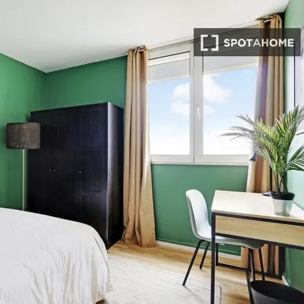 Rent this 4 bed room on 1 Rue Jean Mermoz in 94270 Le Kremlin-Bicêtre, France