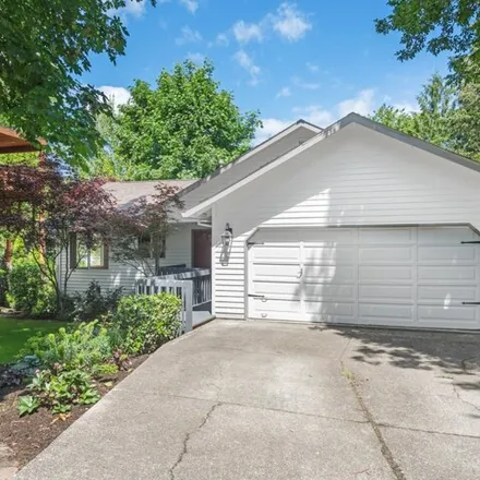 Image 3 - 5017 SW Robert Ct, Portland, Oregon, 97219 - House for sale