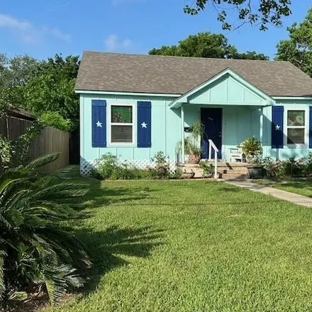 Buy this 2 bed house on 541 South Virginia Street in Port Lavaca, TX 77979