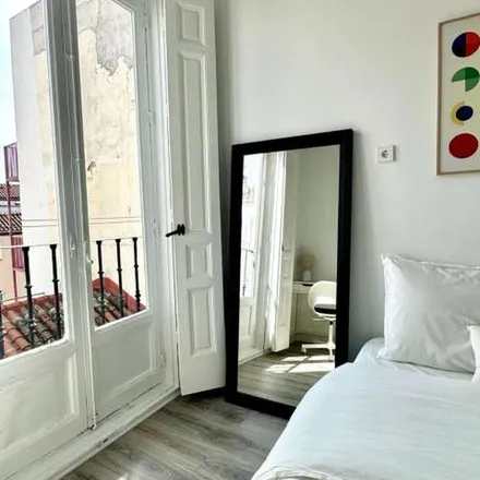 Image 3 - Parroquia San Ildefonso, Calle de Colón, 16, 28004 Madrid, Spain - Apartment for rent