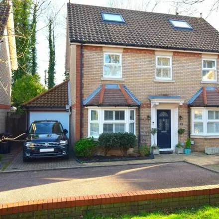 Buy this 5 bed house on St James Mews in Billericay, CM12 9DH