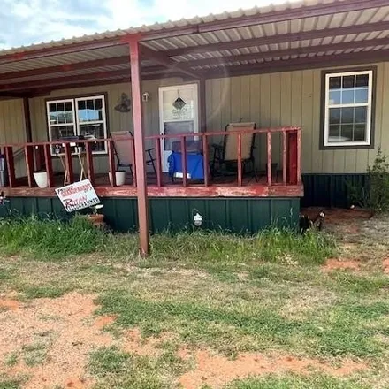 Buy this studio apartment on 808 East McArthur Street in Rotan, Fisher County