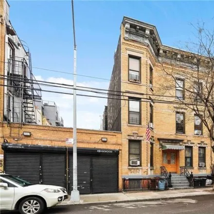 Image 2 - 1811 Centre Street, New York, NY 11385, USA - House for sale