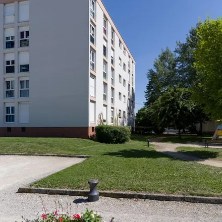 Rent this 4 bed apartment on 2 Rue Chanoine Bonnard in 21470 Brazey-en-Plaine, France