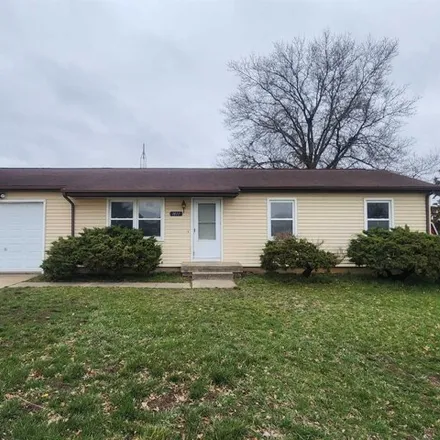 Buy this 3 bed house on Cardinal Elementary School in East Grove Drive, Maquoketa