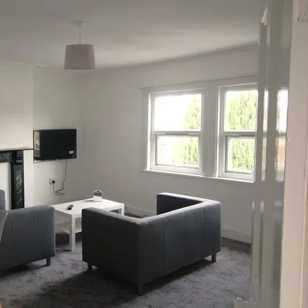 Rent this 2 bed apartment on Kelso Road in Leeds, LS2 9PP