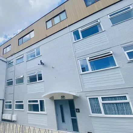 Rent this 2 bed apartment on Glen Road in Bournemouth, BH14 0HF