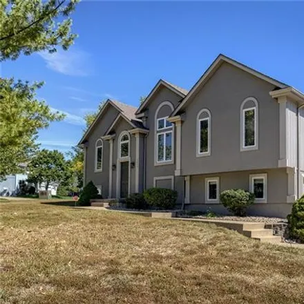Image 2 - 2800 Southwest Emerald Creek Place, Blue Springs, MO 64015, USA - House for sale