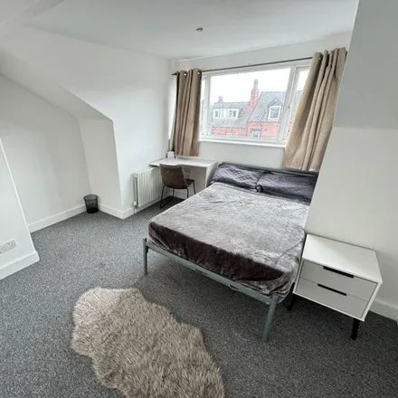 Rent this 6 bed room on Knowle Road in Leeds, LS4 2PJ