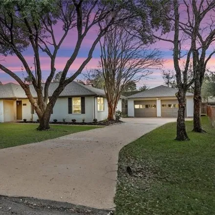 Rent this 3 bed house on American National Carbide in 925 South Cherry Street, Tomball