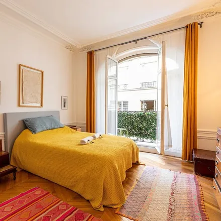 Rent this 2 bed apartment on Paris