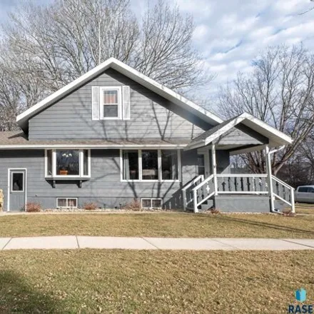 Image 2 - 422 Chicago Avenue North, Madison, SD 57042, USA - House for sale