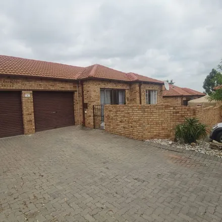Image 3 - Dubloon Avenue, Wilgeheuwel, Roodepoort, 1734, South Africa - Townhouse for rent