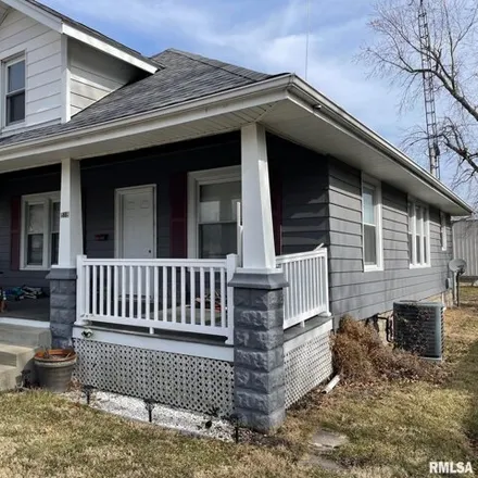 Buy this 2 bed house on 3rd Street in Taylorville, IL 62568