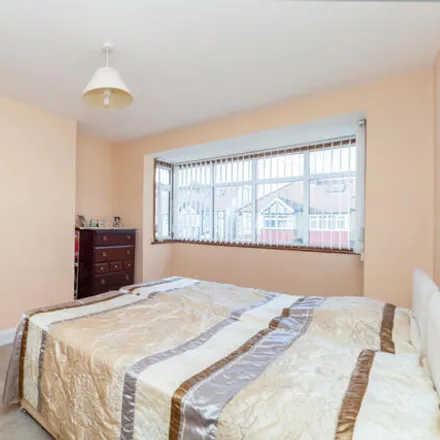 Image 7 - Cheam High School, Chatsworth Road, London, SM3 8PW, United Kingdom - Townhouse for sale