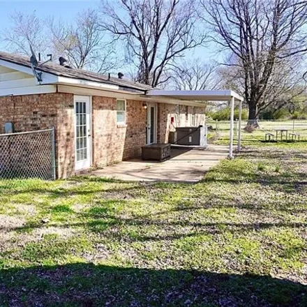 Image 7 - 327 Kiger Street, Panama, Le Flore County, OK 74951, USA - House for sale