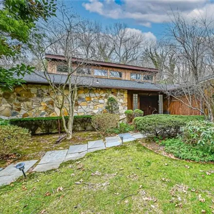 Buy this 5 bed house on 39 Timber Ridge Drive in Village of Laurel Hollow, Oyster Bay