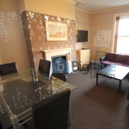 Image 2 - Kelso Road, Leeds, LS2 9DB, United Kingdom - Apartment for rent