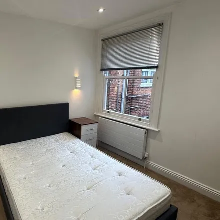 Image 5 - Russell Road, The Hyde, London, NW9 6AD, United Kingdom - Apartment for rent