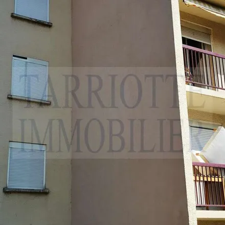 Image 9 - 92 Rue Pierre Julien, 26200 Montélimar, France - Apartment for rent