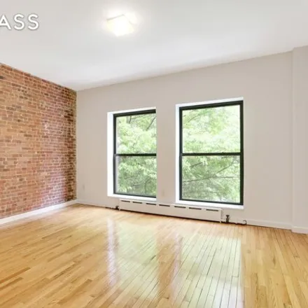 Image 2 - 230 West 75th Street, New York, NY 10023, USA - Townhouse for rent