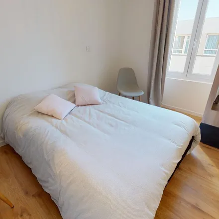 Rent this 3 bed apartment on 12 Rue de Strasbourg in 63000 Clermont-Ferrand, France