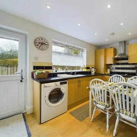 Image 4 - Littlemoor, Queensbury, BD13 1DB, United Kingdom - Townhouse for sale