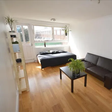 Image 1 - Coatbridge House, Carnoustie Drive, London, N1 1BF, United Kingdom - Apartment for rent