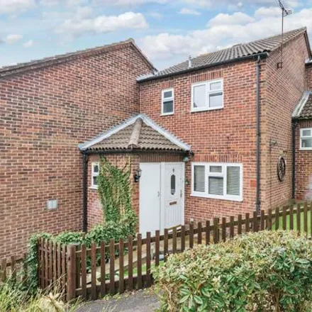 Rent this 2 bed townhouse on Cumbrian Way in High Wycombe, HP13 5TH