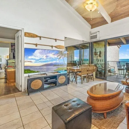 Rent this 6 bed condo on Lahaina