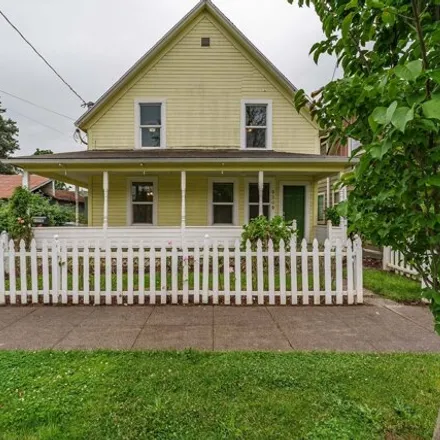 Buy this 6 bed house on 6214 North Yale Street in Portland, OR 97203