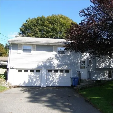 Rent this 4 bed house on 28 Smithfield Drive in Middletown, RI 02842