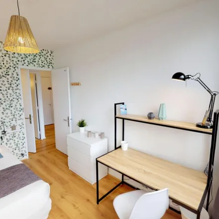 Rent this 5 bed apartment on Résidence Alfred de Musset in Boulevard de la Moselle, 59037 Lille