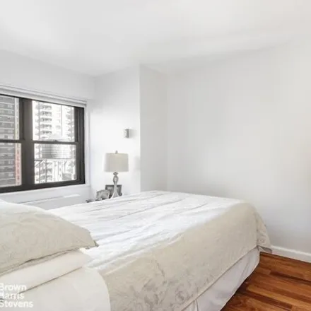 Image 5 - 1 Lincoln Plaza, 1 West 64th Street, New York, NY 10023, USA - Condo for sale