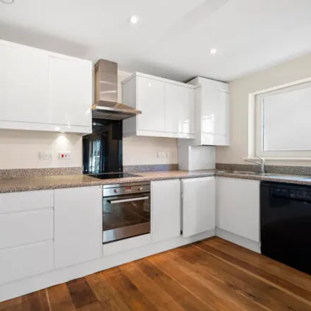 Image 2 - Greenview Drive, London, SW20 9DS, United Kingdom - Room for rent