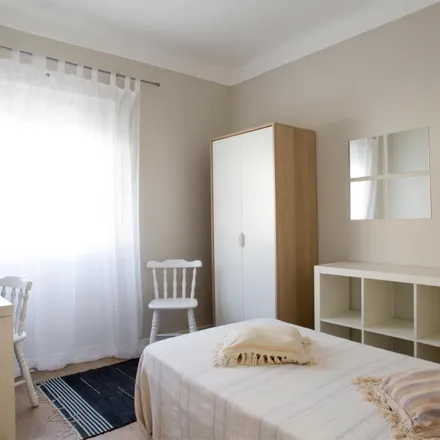 Rent this 5 bed room on R Cidade Horta 15 (Pontinha);R Cidade Horta 15 in Rua Cidade da Horta, Pontinha