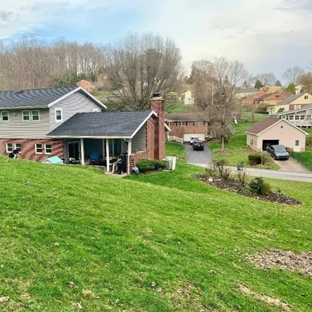 Image 3 - 864 Henry Drive, West End, Fairmont, WV 26554, USA - House for sale