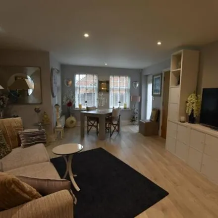 Image 2 - St Mark's Road, Binfield, RG42 4BB, United Kingdom - Apartment for sale