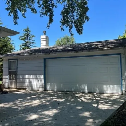 Image 3 - 1600 E Glenwood Dr, Des Moines, Iowa, 50320 - House for sale